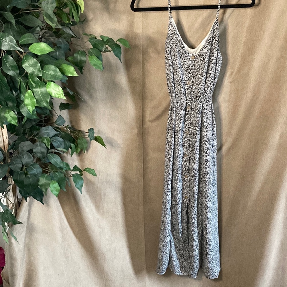 Sienna sky, splatter spaghetti strap sundress. Size medium! Great condition